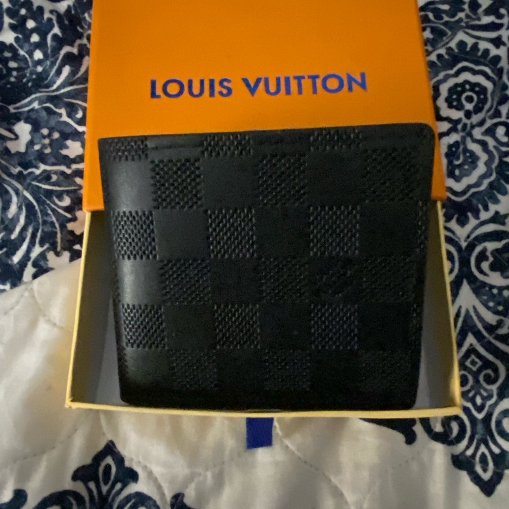 Louis Vuitton Black Damier Wallet - Picture 4 of 4